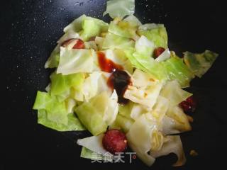 包菜炒腊肠的做法步骤：7