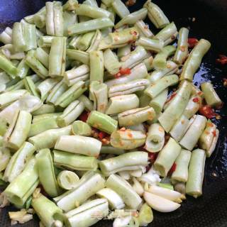 剁椒肉末炖豆角的做法步骤：5