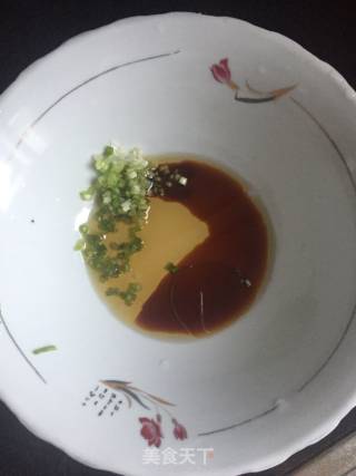 虾肉馄饨的做法步骤：2