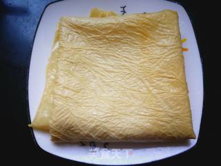 尖椒炒豆腐皮的做法步骤：1