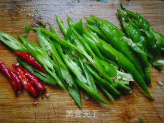 尖椒炒豆腐皮的做法步骤：3