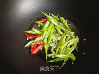 尖椒炒豆腐皮的做法步骤：5