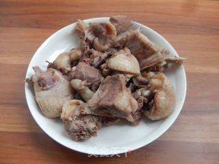 砂锅莲藕炖鸭肉的做法步骤：1