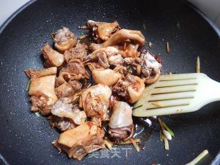 砂锅莲藕炖鸭肉的做法步骤：5