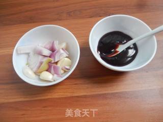 菌菇酱爆鸡的做法步骤：3