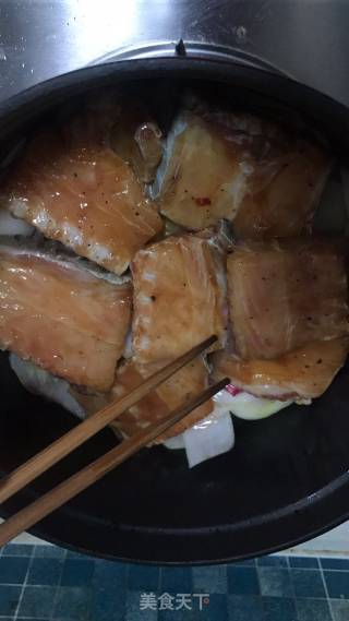 铁锅鱼头的做法步骤：1