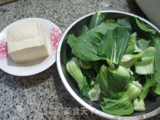 冻豆腐烧青菜的做法步骤：1