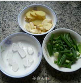 炒毛蟹的做法步骤：2