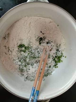 酸辣韭菜面片的做法步骤：3