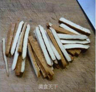 榨菜丝香干炒蒜薹的做法步骤：4