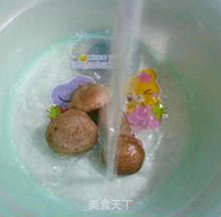 清炒香菇西葫芦的做法步骤：3