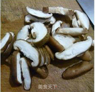 清炒香菇西葫芦的做法步骤：4
