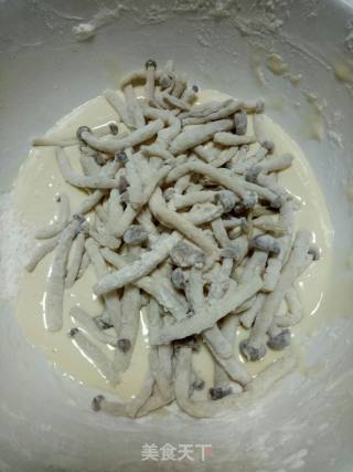 酥炸海鲜菇的做法步骤：4