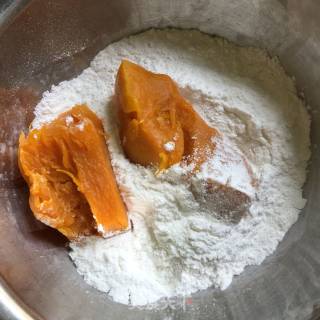 咸味虾仁肉汤圆的做法步骤：2