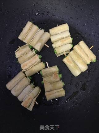 豆皮芦笋卷的做法步骤：4