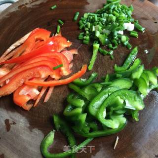 牛肉炒河粉的做法步骤：3