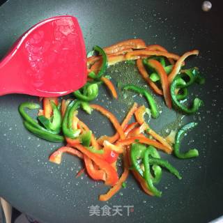 牛肉炒河粉的做法步骤：6