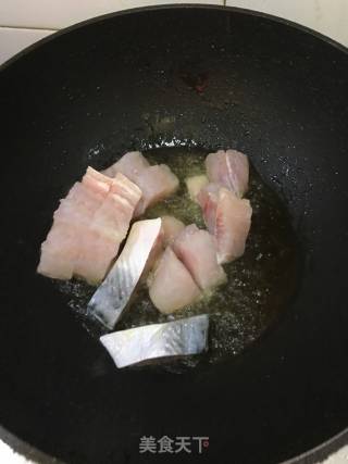 红烧巴沙鱼的做法步骤：3