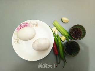 香辣金钱蛋的做法步骤：1