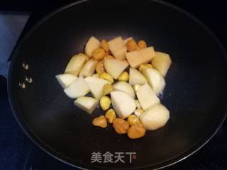 板栗炖鸡(焚忧菜谱)的做法步骤：2