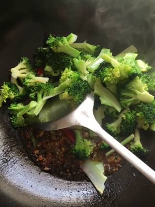 蒜香西蓝花的做法步骤：9