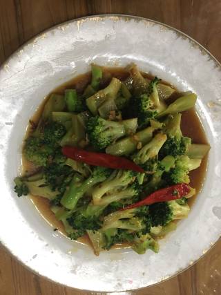 蒜香西蓝花的做法步骤：11
