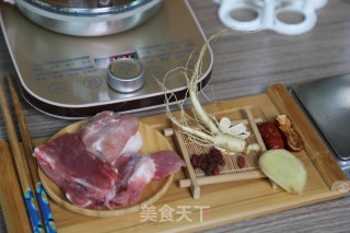 人参枸杞排骨尚汤 强身，补气血，养颜，提高免疫力的做法步骤：2