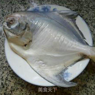 红烧鲳鱼的做法步骤：1