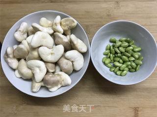 清炒菱角的做法步骤：1