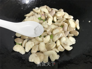 清炒菱角的做法步骤：5