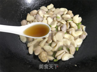 清炒菱角的做法步骤：7