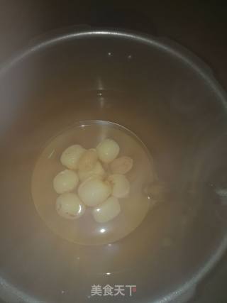 莲子银耳糖水的做法步骤：2