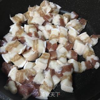 板栗烧肉的做法步骤：1