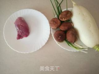 香菇炒萝卜丝的做法步骤：1