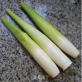 黄花菜香干炒茭白的做法步骤：1