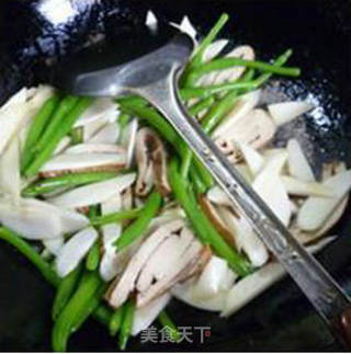 黄花菜香干炒茭白的做法步骤：10