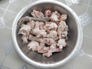 砂锅鸡炖粉丝的做法步骤：1
