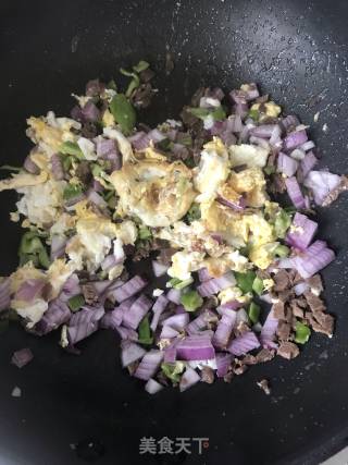 【彩蔬牛肉炒饭】—懒人滴最爱！的做法步骤：4