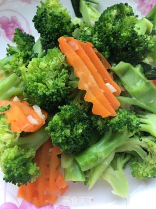 蒜末西兰花的做法步骤：12
