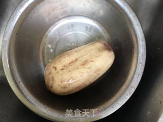 莲藕排骨汤的做法步骤：3