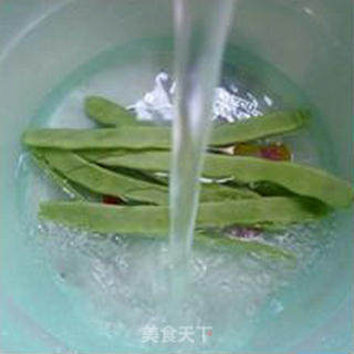 黄花菜油豆角炒香干的做法步骤：4