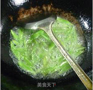 黄花菜油豆角炒香干的做法步骤：8