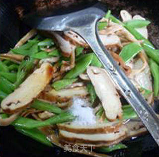 黄花菜油豆角炒香干的做法步骤：10