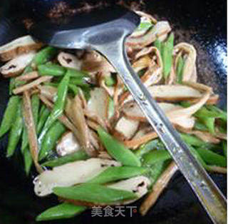 黄花菜油豆角炒香干的做法步骤：11