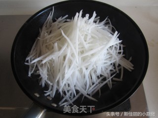 瑶柱萝卜丝汤的做法步骤：3