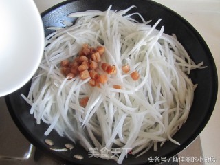 瑶柱萝卜丝汤的做法步骤：4