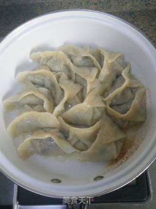 腊肉香菇锅贴饺子的做法步骤：14