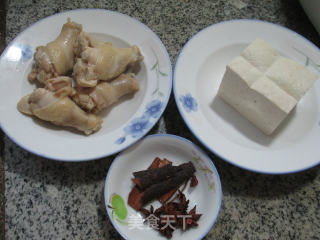 老豆腐烧鸡翅根的做法步骤：1