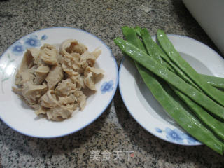 油豆角炒面筋的做法步骤：1