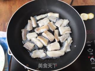 香煎柠香鳕鱼配蔬果沙拉的做法步骤：6